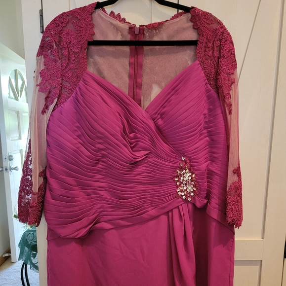 Formal dresses - Picture 10 of 10